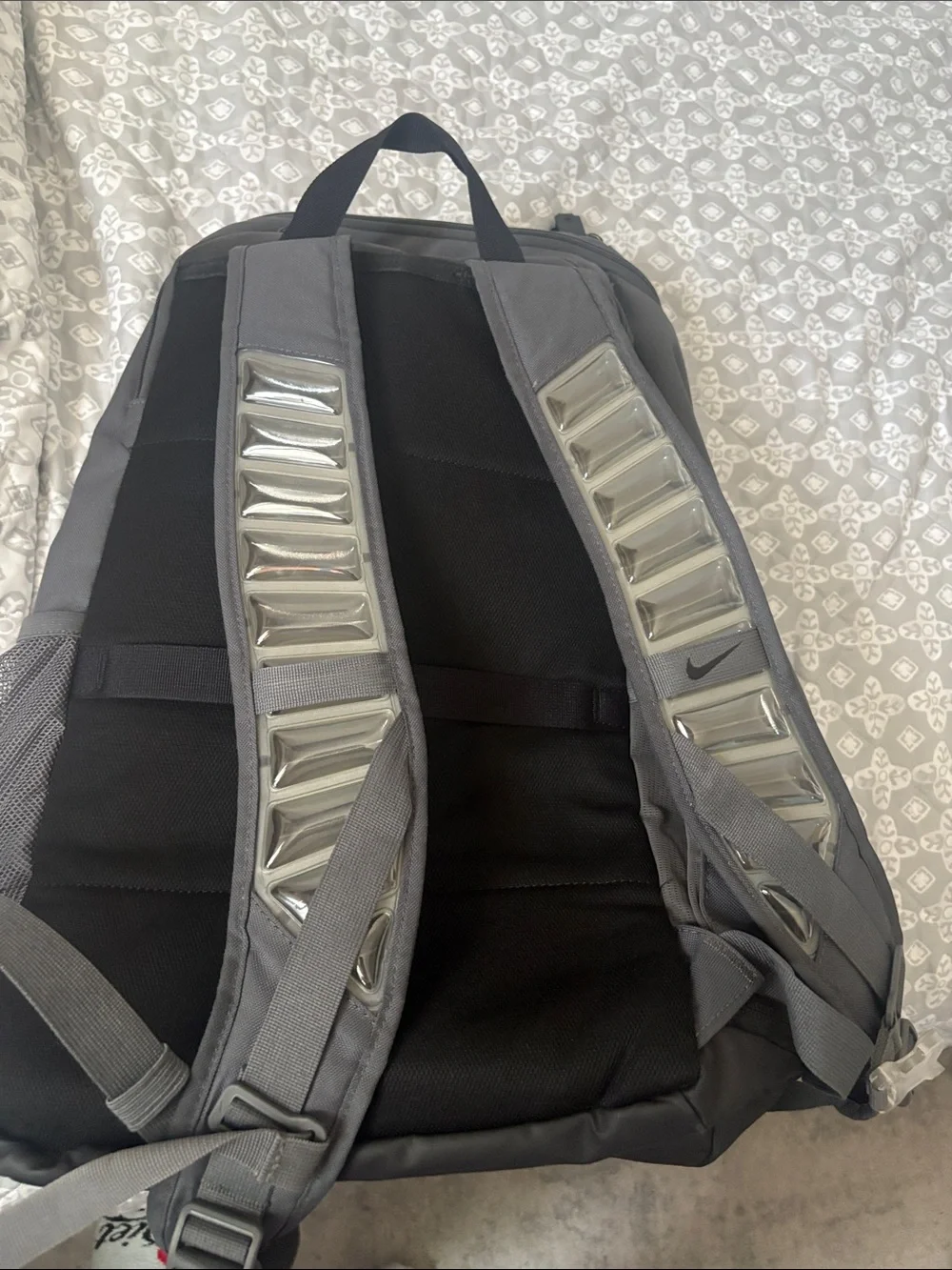 Nike side logo practical